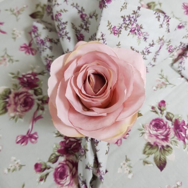 Porta guardanapo formato de botão de rosa aberta para enfeitar guardanapo mesa posta cor rosa envelhecido. Lindo! voce vai amar